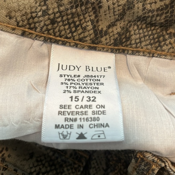 Judy Blue Los Angeles Skinny Fit Snakeprint Jeans - Picture 9 of 10